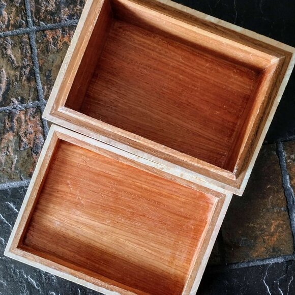 Vintage Coral Stone Jewelry Box - Picture 14 of 16